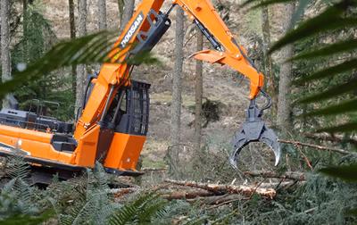 2025 Develon Log Grapple